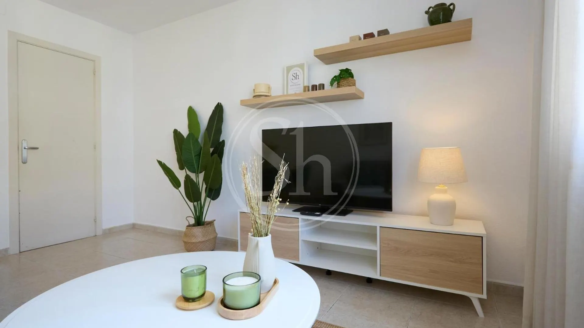 Luminescent Valencia Apartment Barcelona