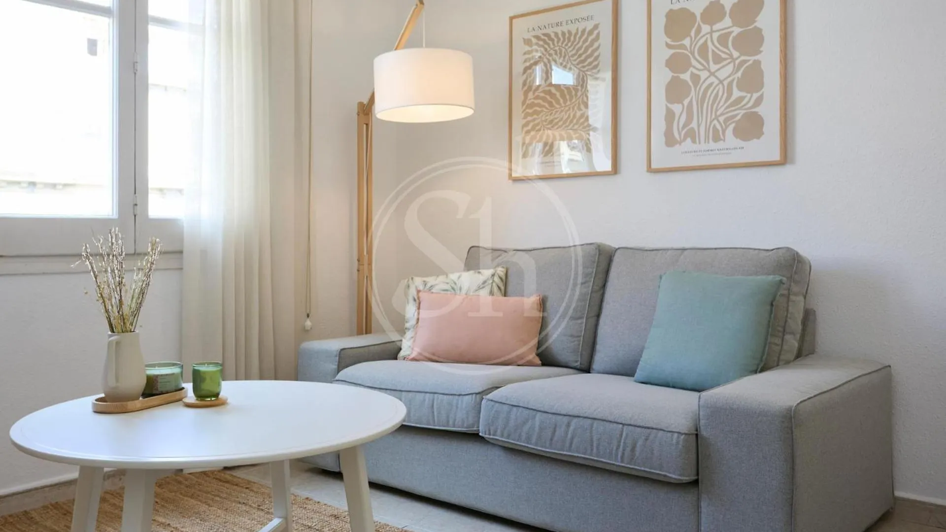 Luminescent Valencia Apartment Barcelona